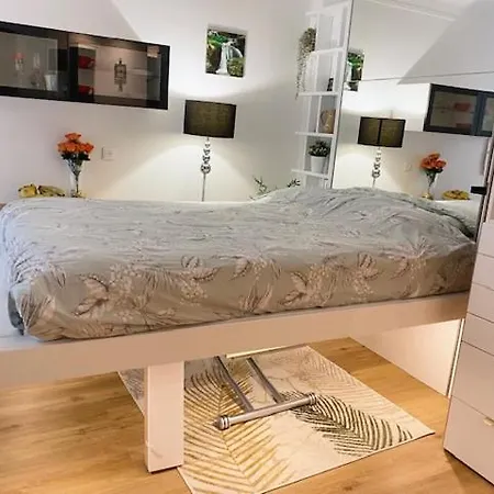 12e, Metro Bel-air Et Jardin Coulee Verte Apartament